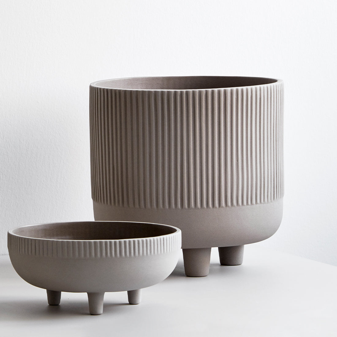 Nordisk designet terrakotta potteskjuler og skål af Kristina Dam