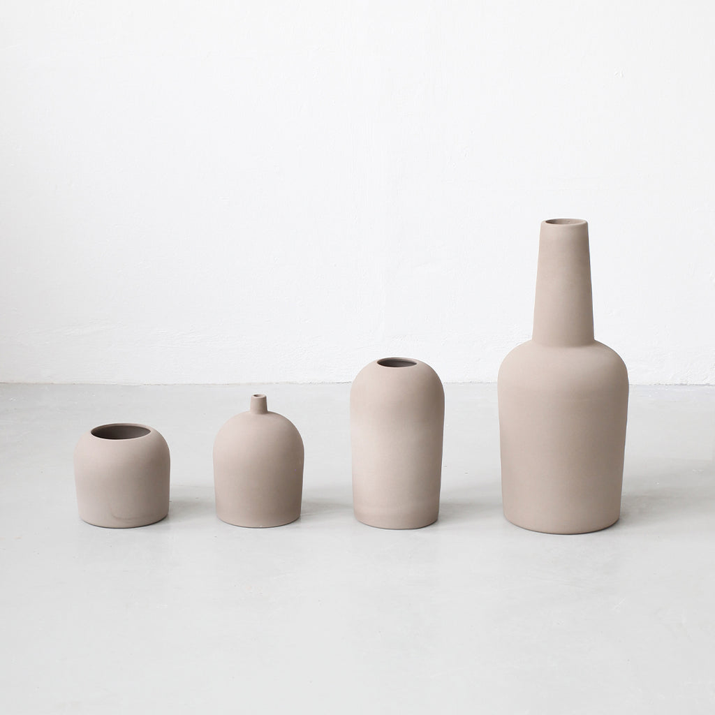 Dome vase kollektionen bestående af 4 vaser fra Kristina Dam studio