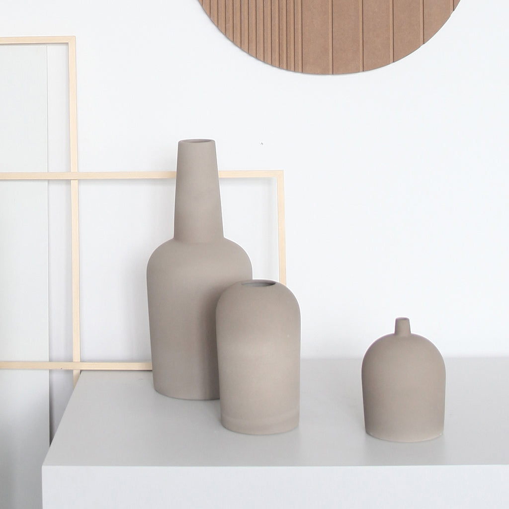 Smukt designede terrakotta vaser fra Kristina Dam studio